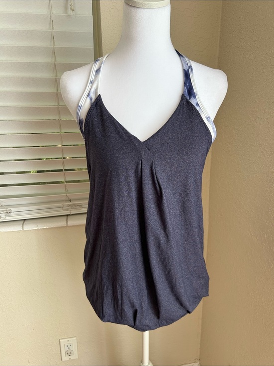 lululemon athletica Tops - Lululemon 🍋 athletica Navy V-Neck Tank with tie dye bra attached